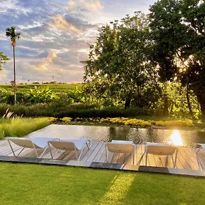 Villa La Maison D'ulysse - Luxury 4br Surrounded By Rice Paddies, Kerobokan